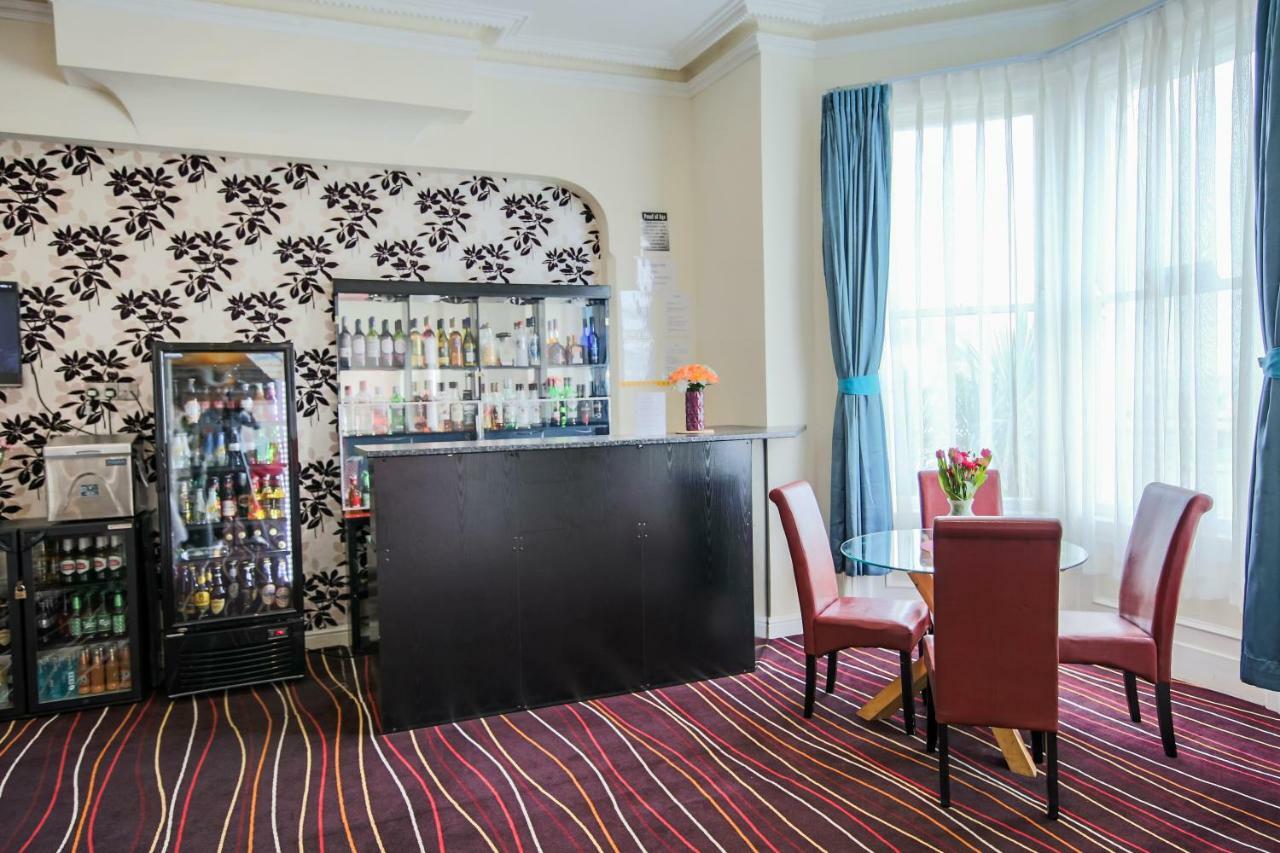 Iris Hotel 2*